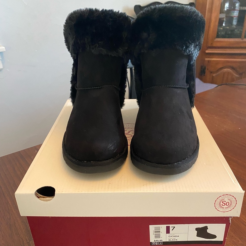 Black Cicada slip on  ankle boots fur on upper portion - Picture 3 of 4
